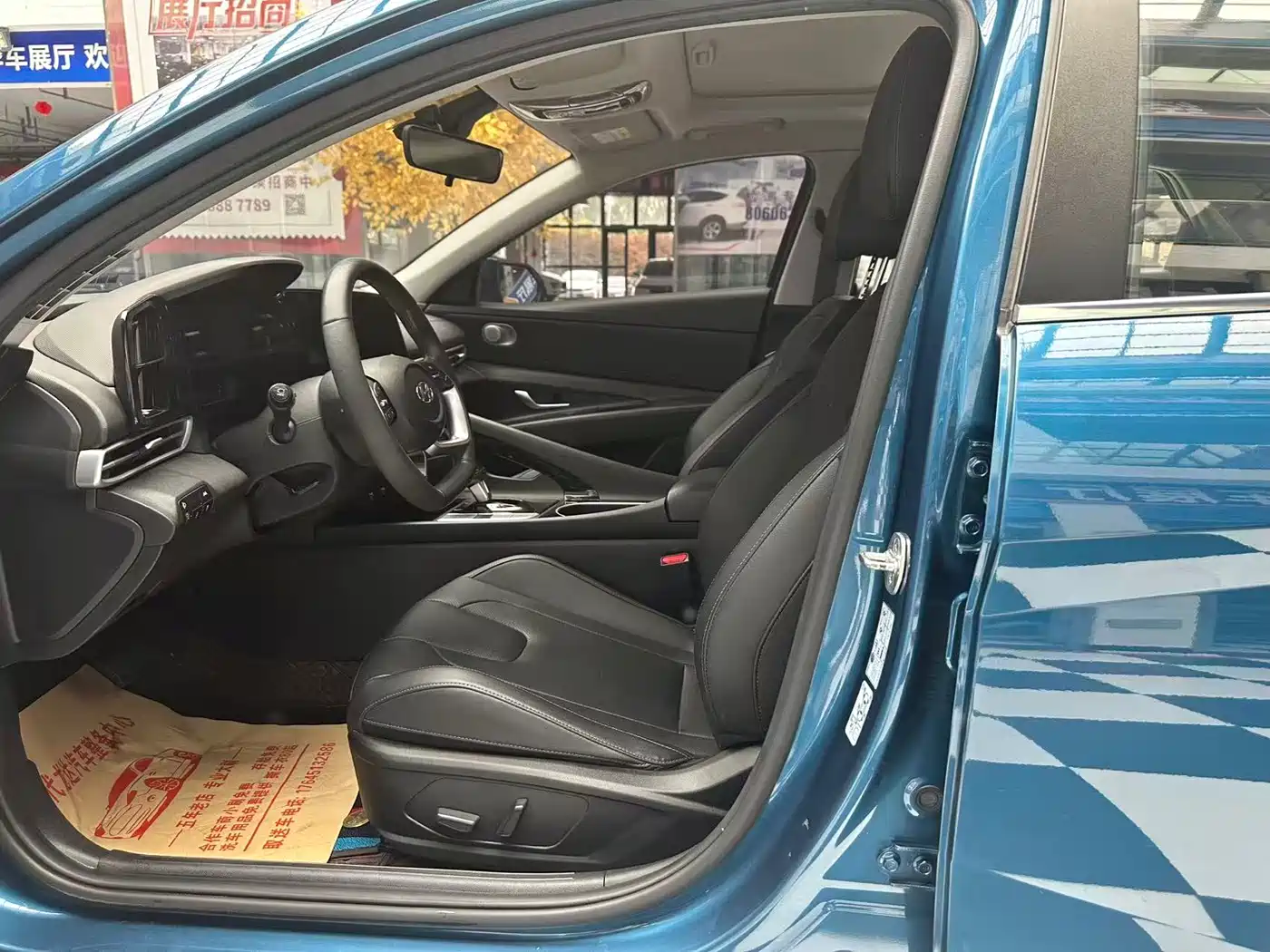 Hyundai Elantra 2022 1.5L CVT LUX Premium Edition фото 7