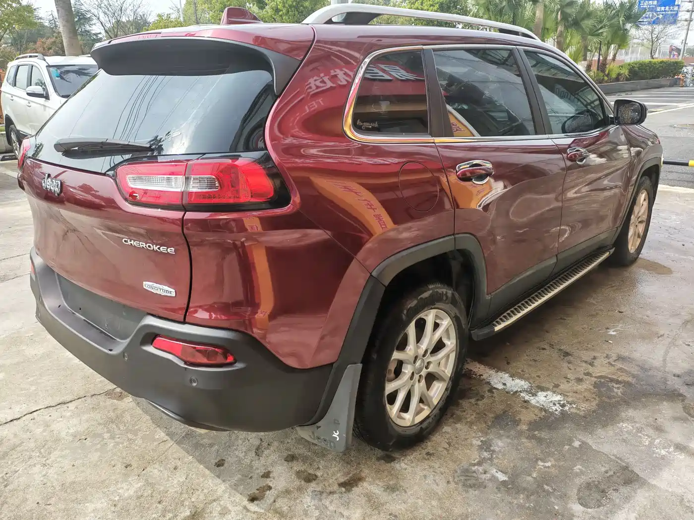 Photo 6 - Jeep Cherokee