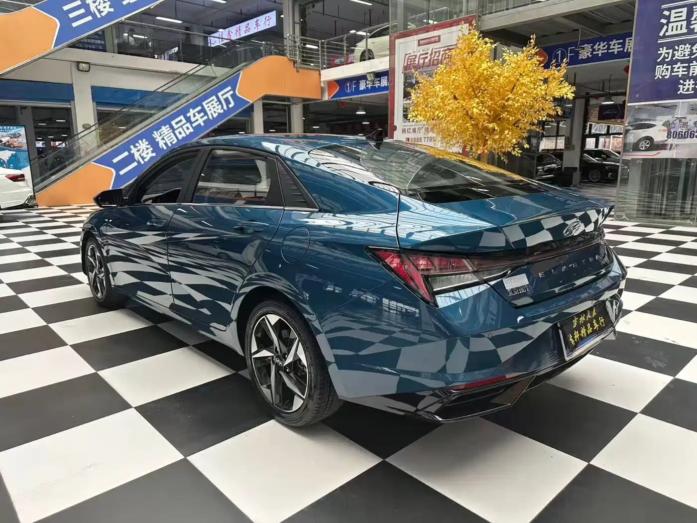 Hyundai Elantra 2022 1.5L CVT LUX Premium Edition фото 15