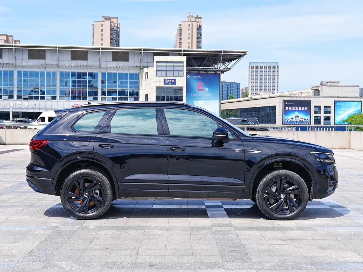 VOLKSWAGEN TOUAREG