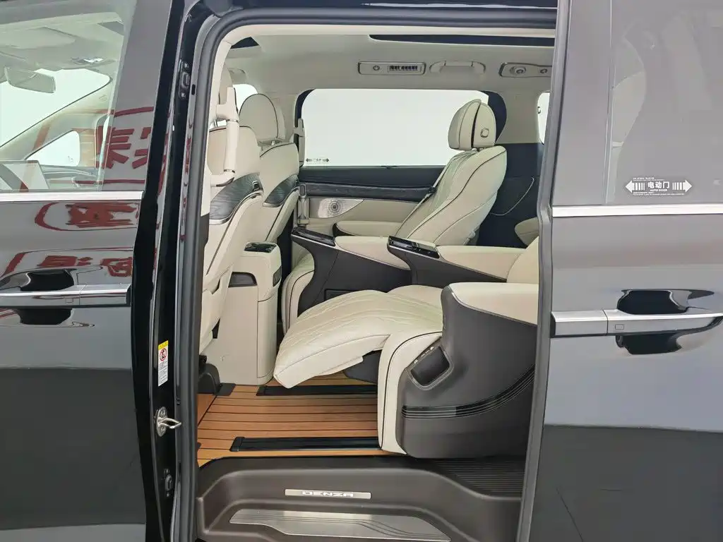 Denza D9 2025 2024 DM-i 1050 Premium