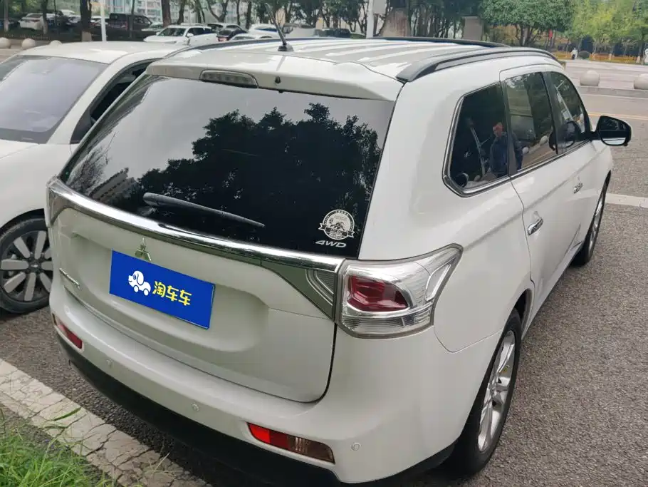 Photo 3 - Mitsubishi Outlander (Import)
