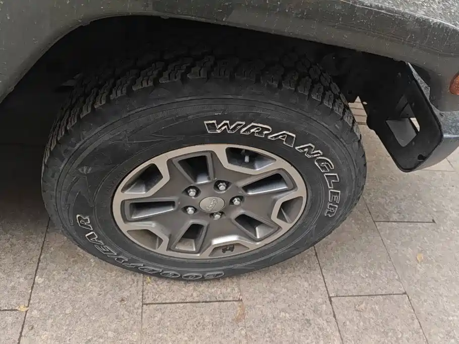 Photo 6 - Jeep Wrangler