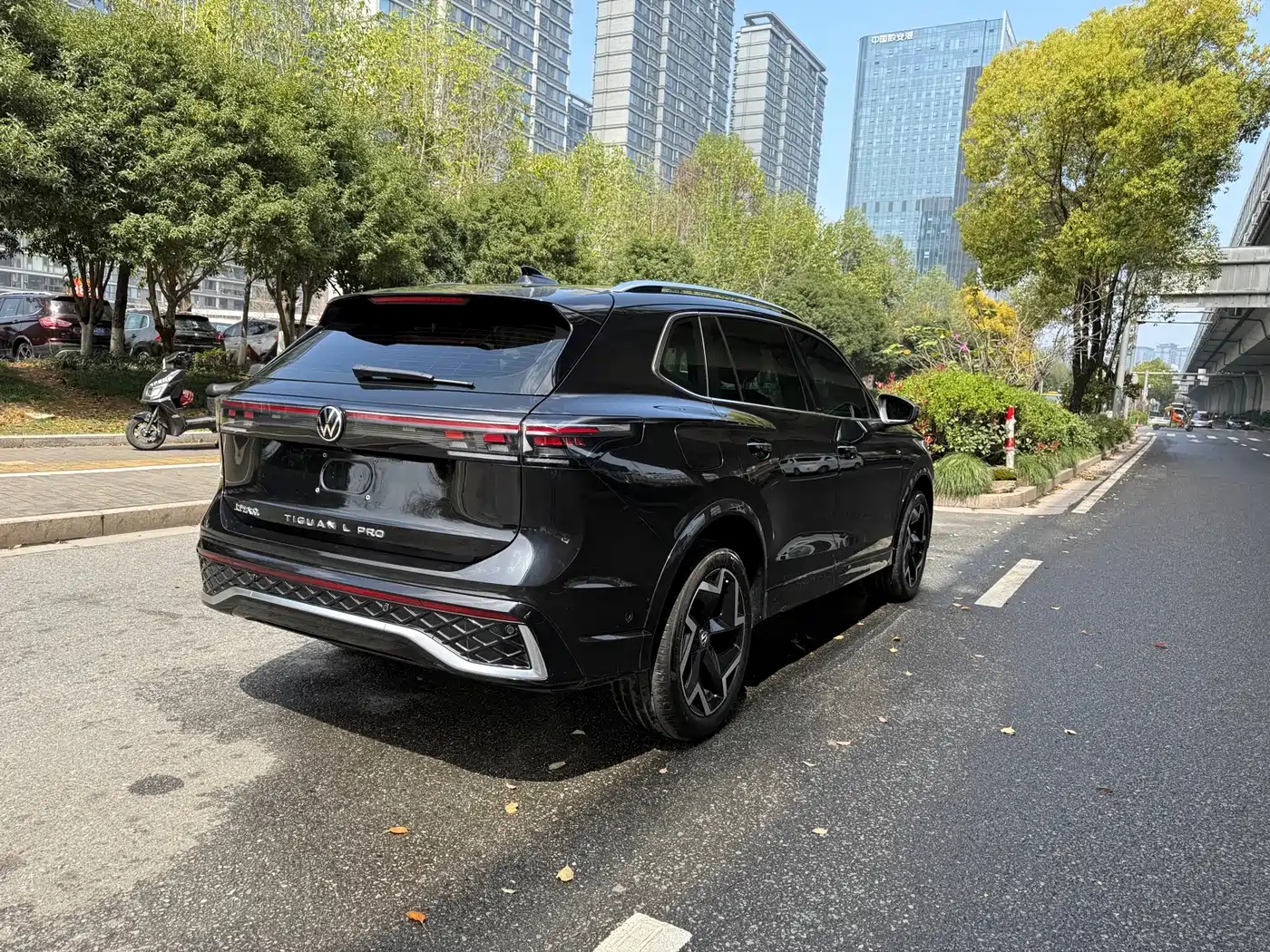 Volkswagen Tiguan L 2025 PRO 380TSI 2WD R-Line Smart Leader Edition фото 5