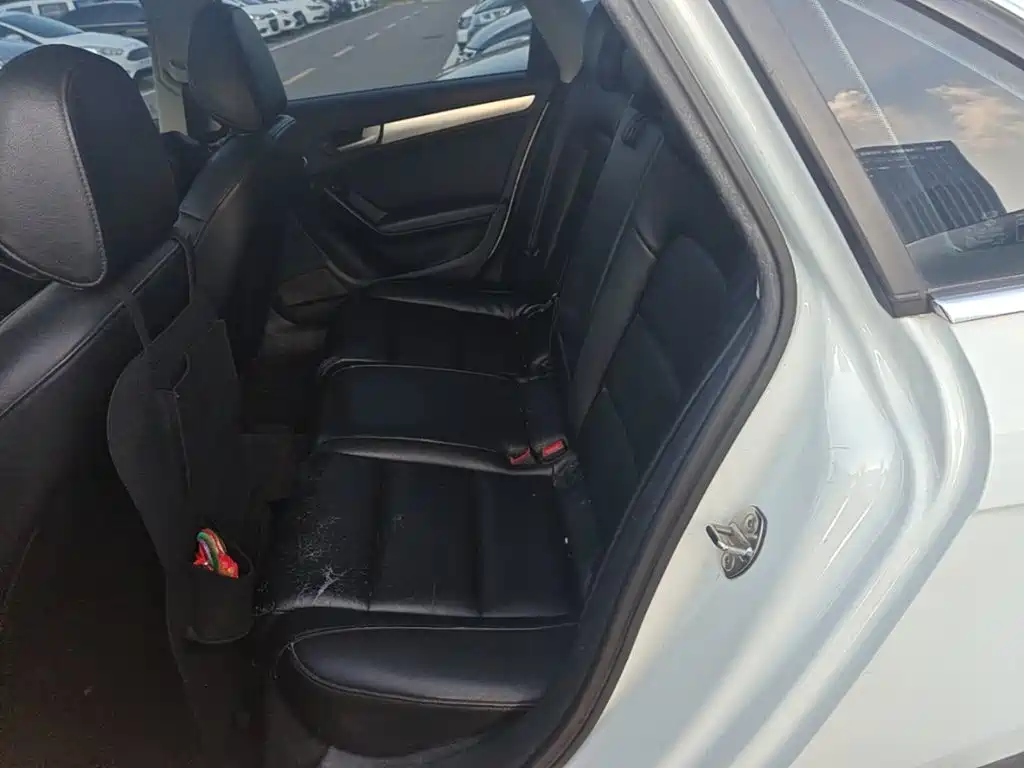 Фото 17 - Audi A4L