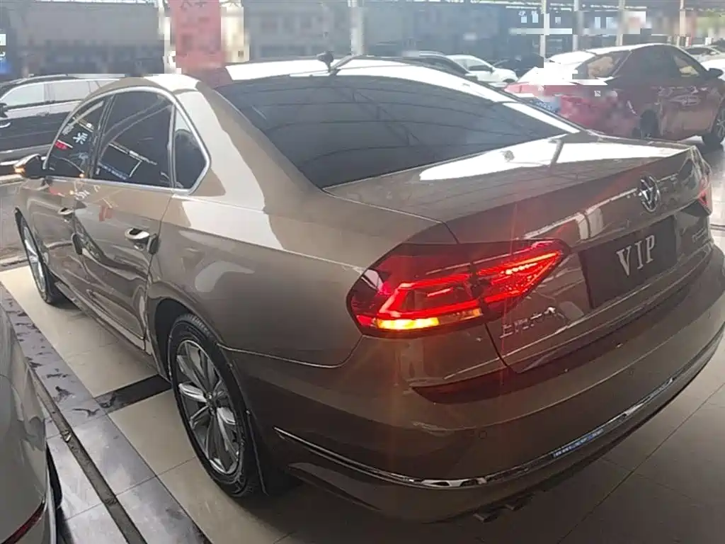 Volkswagen Passat 2017 280TSI DSG Prestige фото 5