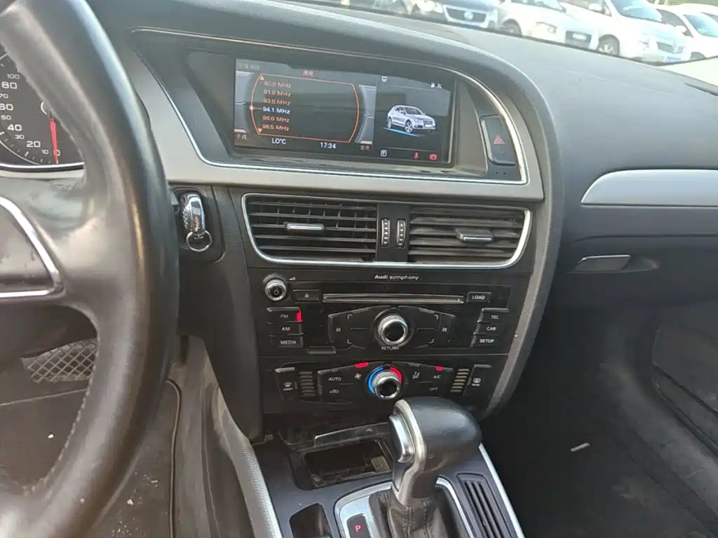 Фото 13 - Audi A4L