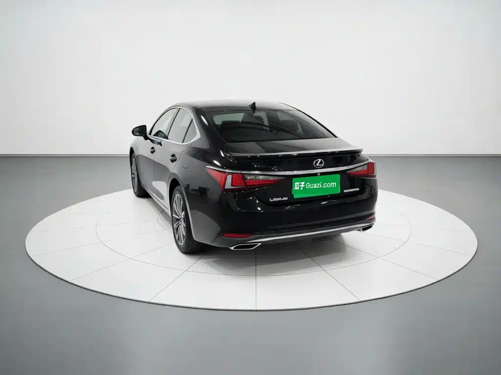 Фото 5 - Lexus ES