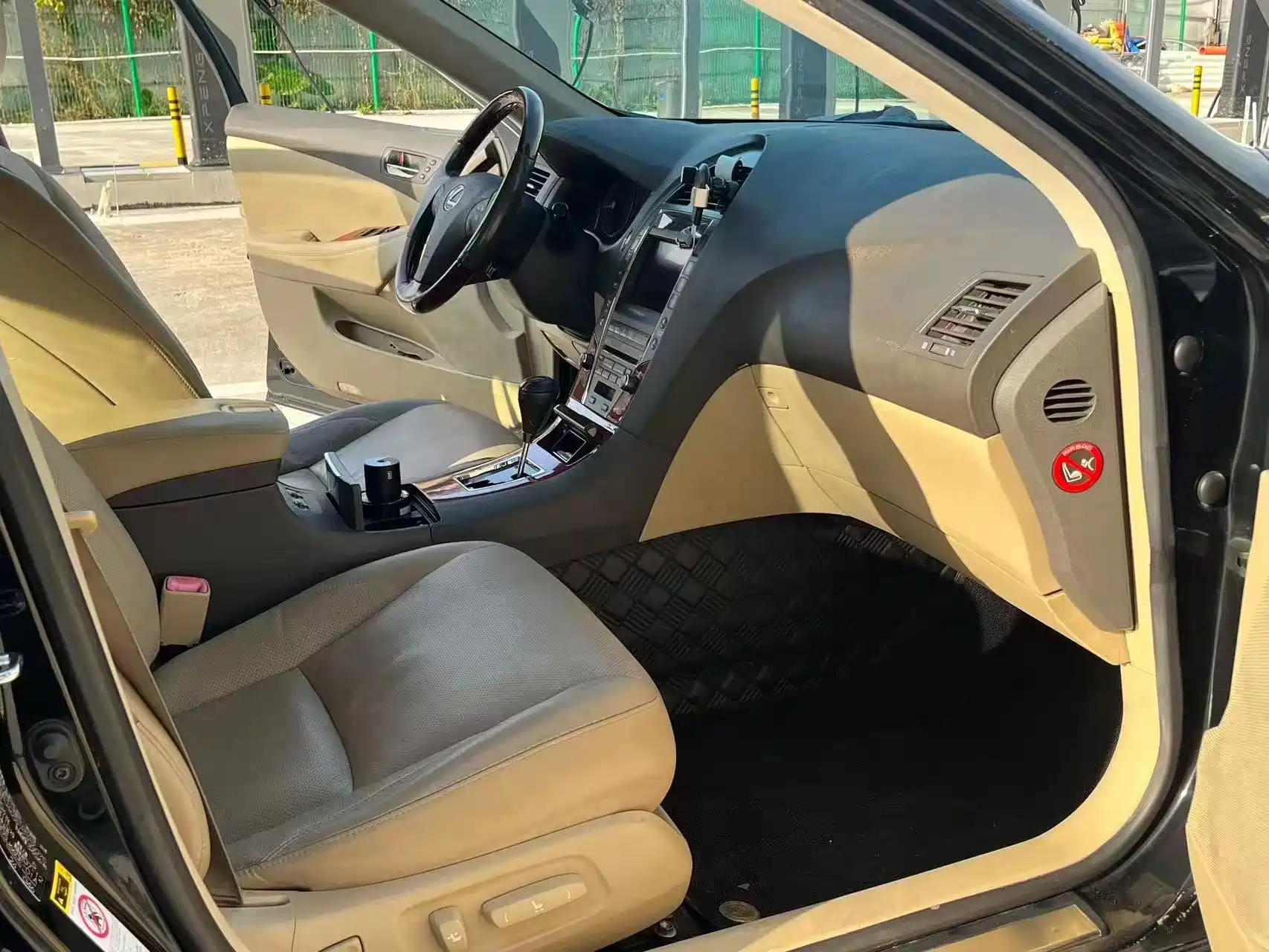 Photo 6 - Lexus ES