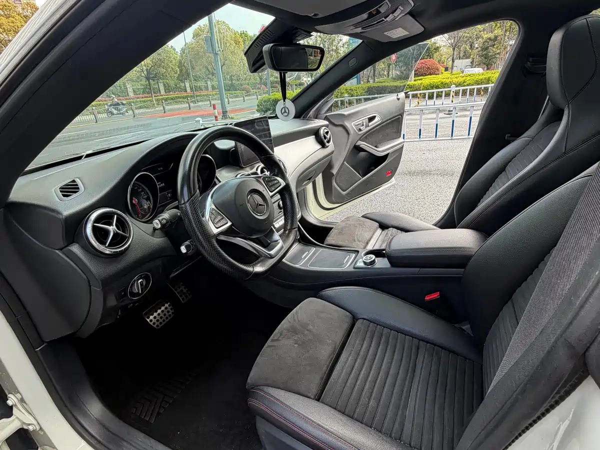 Mercedes-Benz CLA (Import) 2017 CLA 220 4MATIC фото 7
