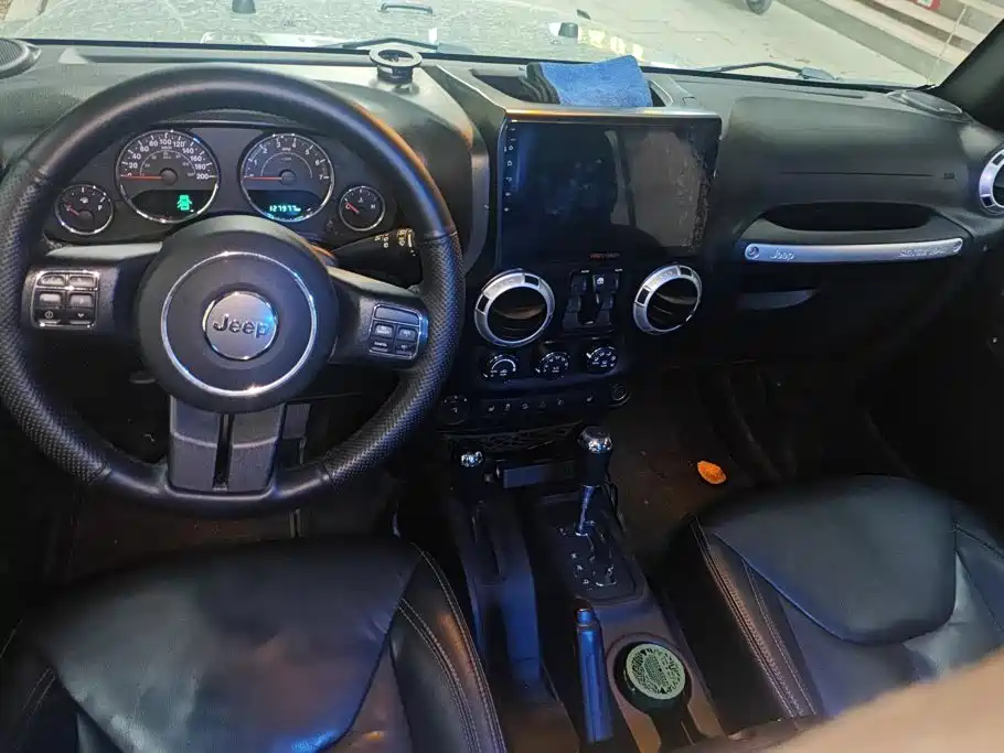 Photo 12 - Jeep Wrangler