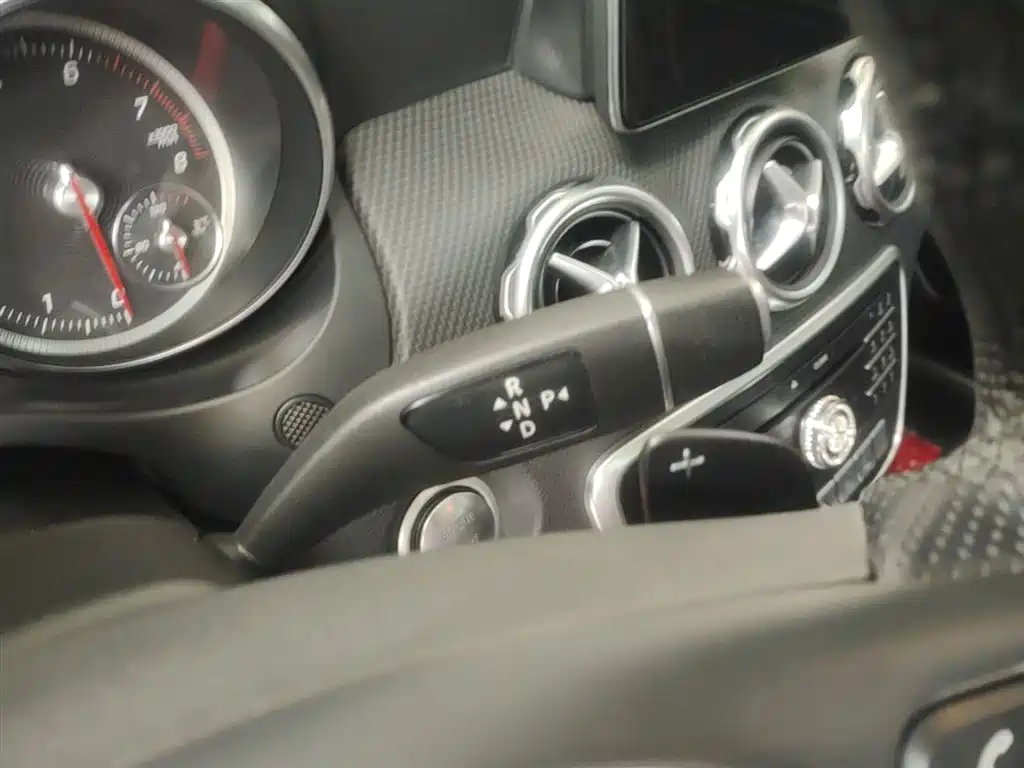 Mercedes-Benz GLA 2017 GLA 200 Dynamic фото 14