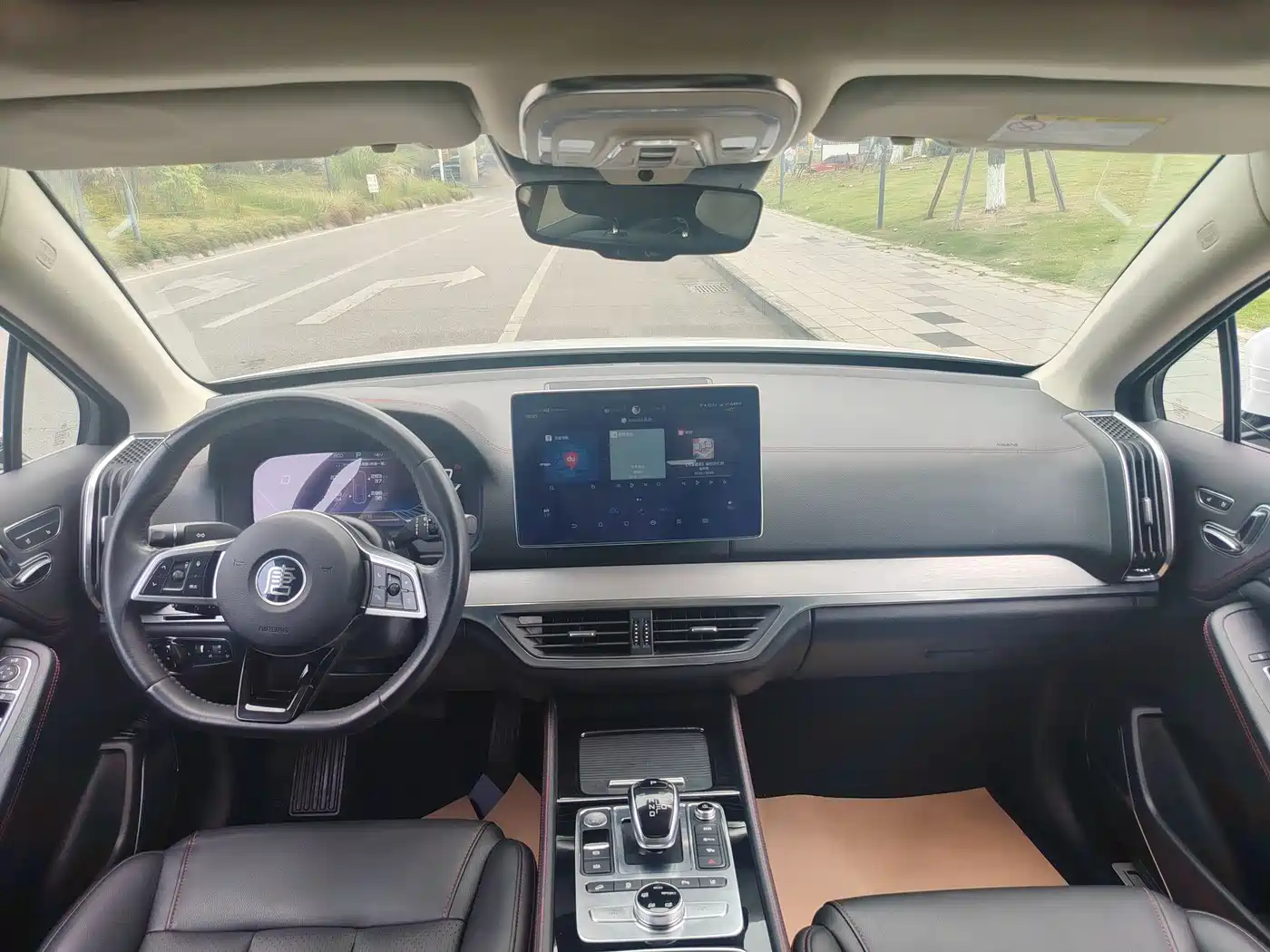 BYD Tang New Energy 2018 DM 2.0T AWD Smart Connection Enjoy Edition 7-Seater China V фото 5