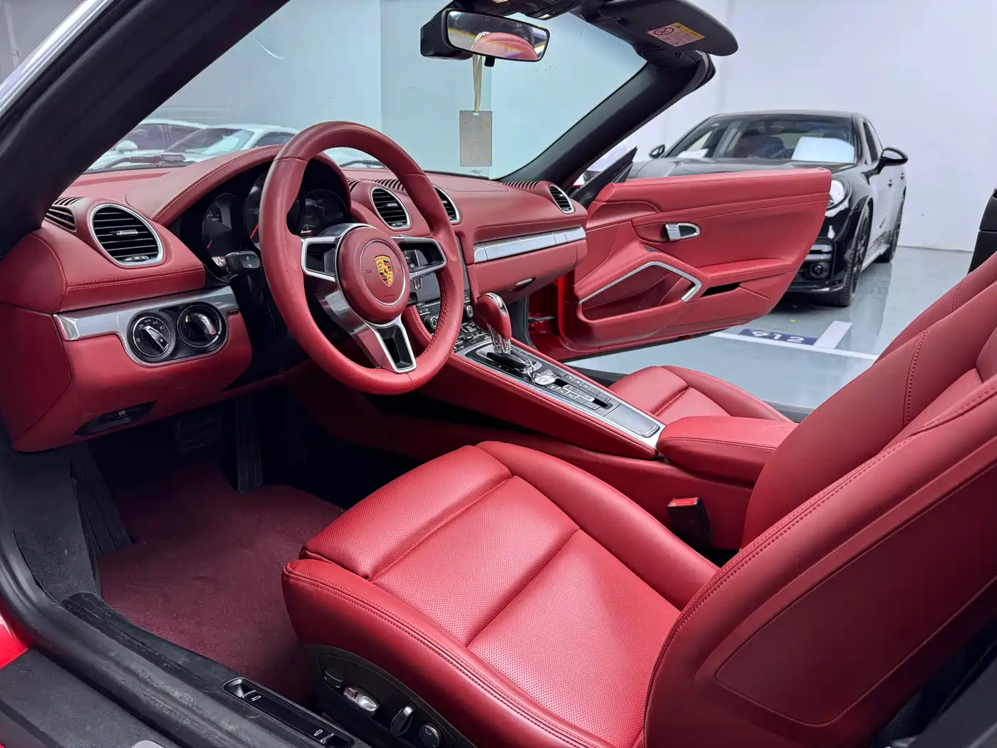 Porsche 718 2018 Boxster 2.0T фото 6