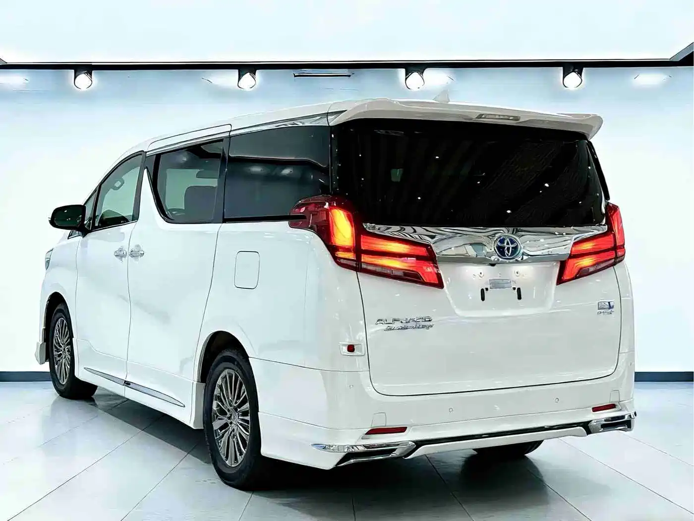 Toyota Alphard 2021 Hybrid 2.5L Premium фото 6