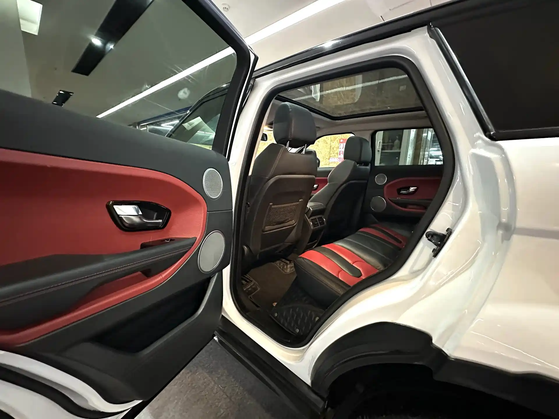 صورة 21 - Land Rover Range Rover Evoque (Import)