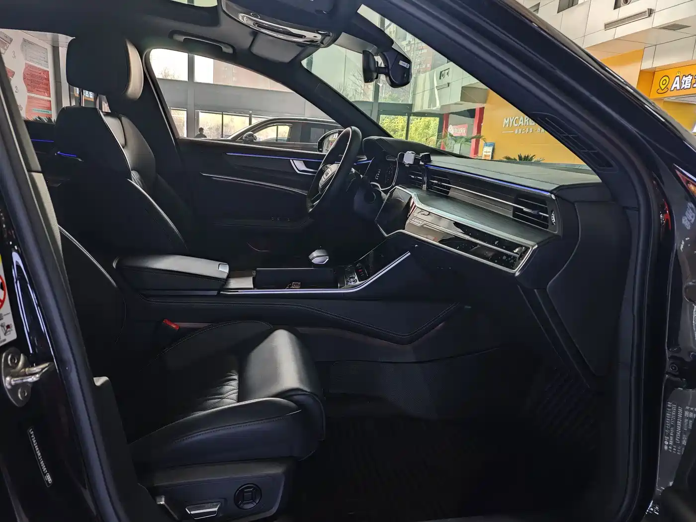 Фото 19 - Audi A6L