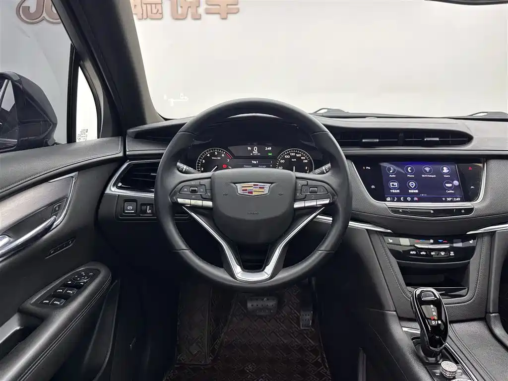 Фото 10 - Cadillac XT6