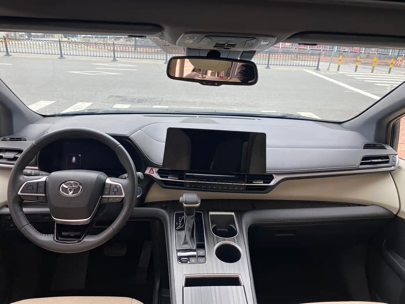 Toyota Sienna 2021 2.5L Hybrid Ultimate Edition фото 11