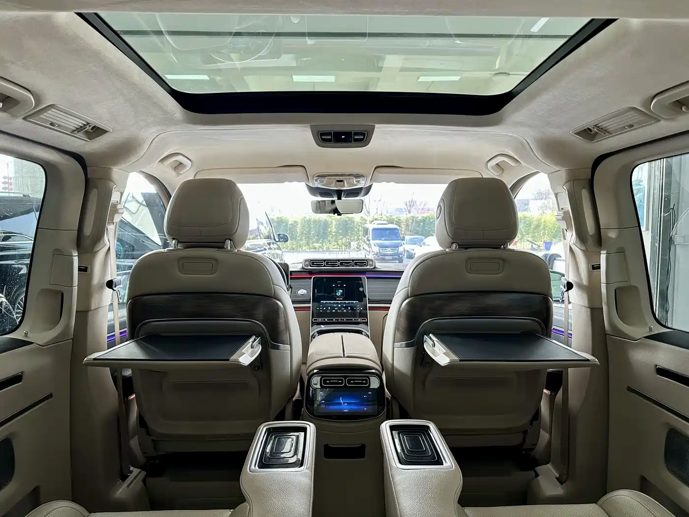 Mercedes-Benz V-Class 2022 V 260 L Long Wheelbase Prestige Edition фото 10