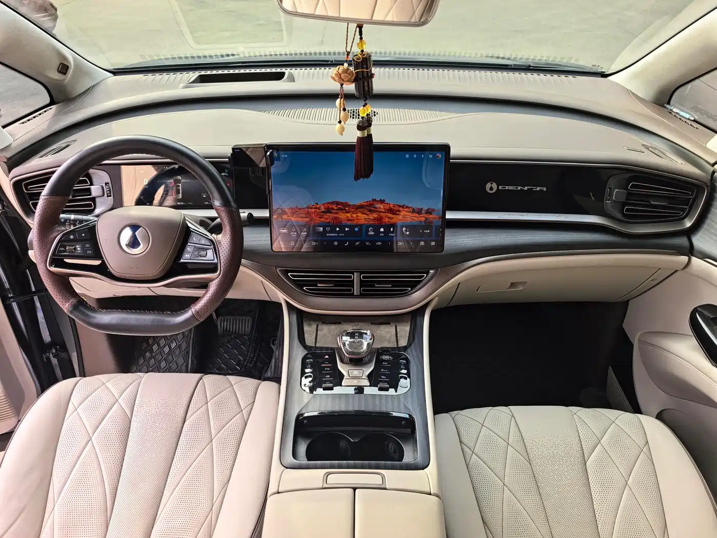 Denza D9 2022 DM-i 970 All-Wheel Drive Honor Edition фото 4