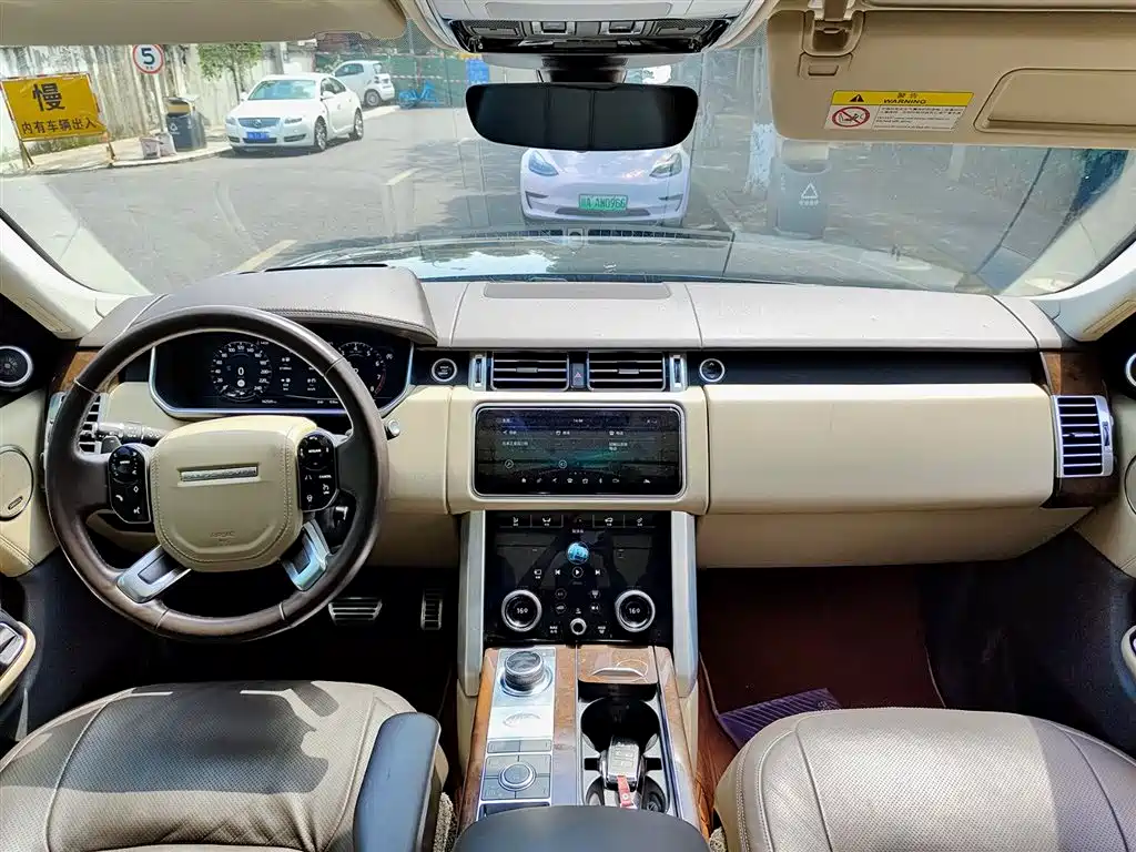 Land Rover Range Rover 2021 3.0 L6 Heritage Extended Classic Edition фото 10