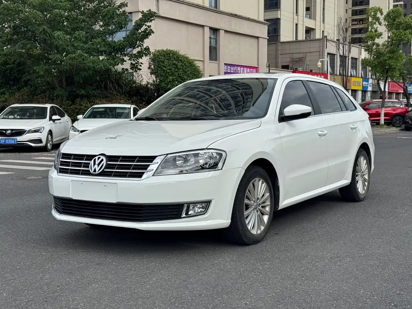 Volkswagen Lavida Tour 2014 1.6L Automatic Sport