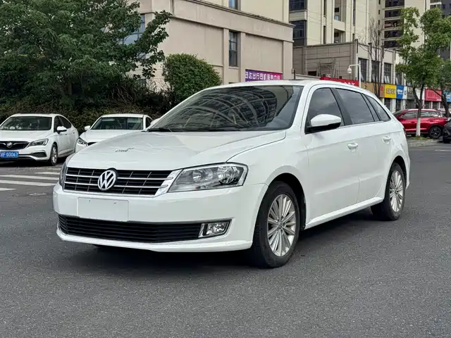  Volkswagen Lavida Tour 2014 1.6L Automatic Sport