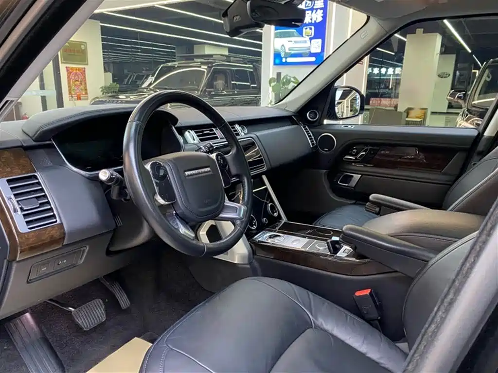 Land Rover Range Rover 2021 3.0 L6 Golden Age Edition фото 13