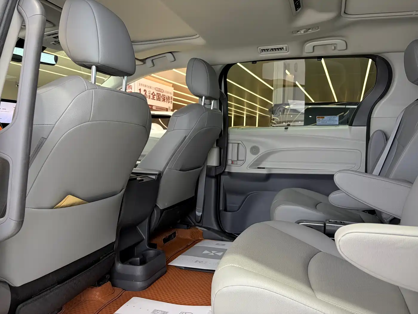 Toyota Granvia 2023 2.5L Hybrid Prestige PLUS Edition фото 15
