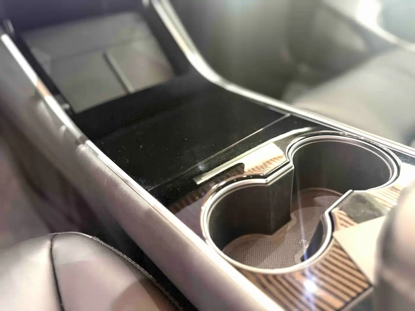 Фото 12 - Tesla Model 3