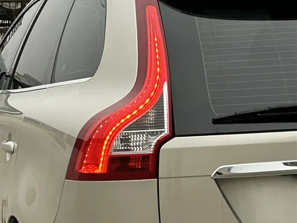 Фото 10 - Volvo XC60