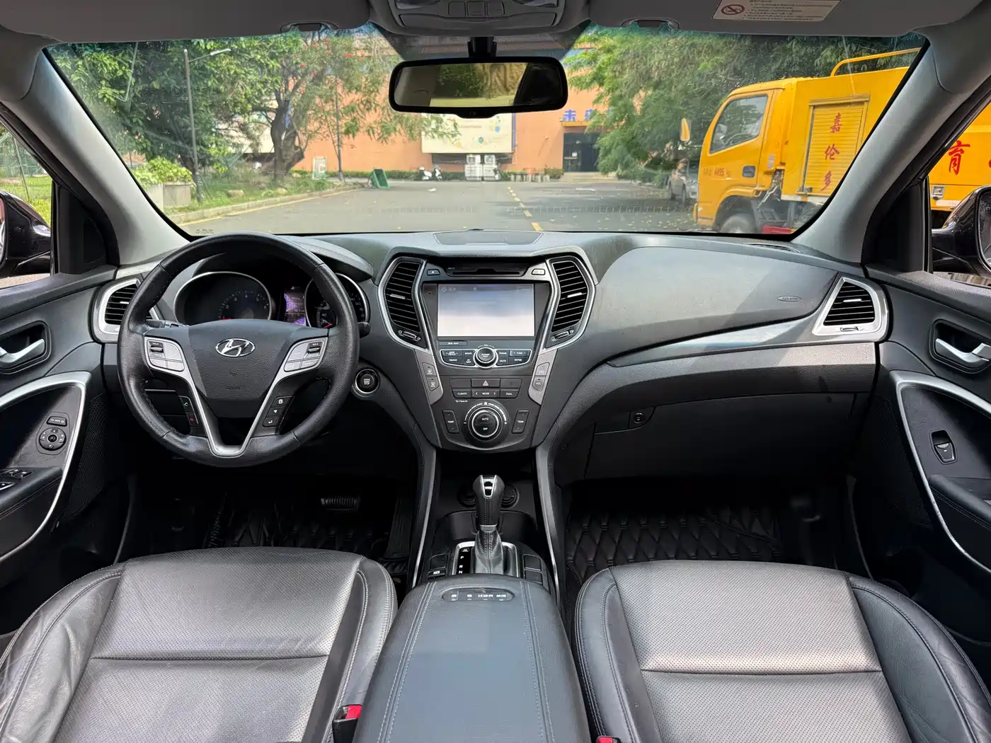 Hyundai Santa Fe 2015 2.4L Automatic 4WD Smart 5-seater фото 12
