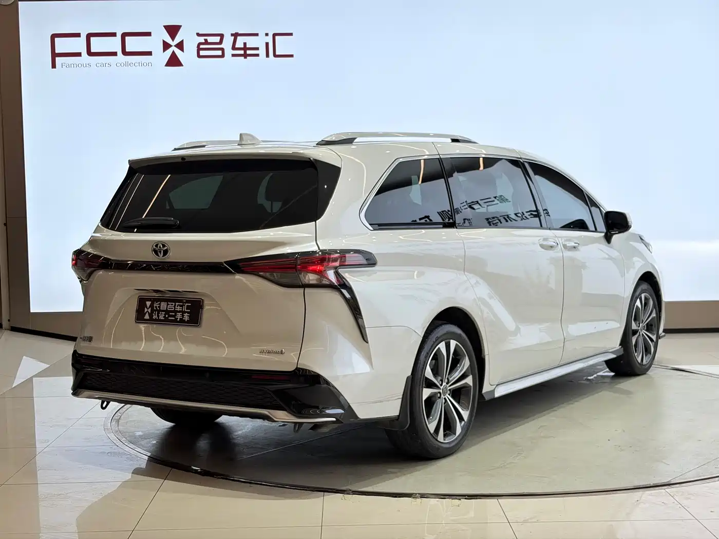 Toyota Granvia 2023 2.5L Hybrid Prestige PLUS Edition фото 5