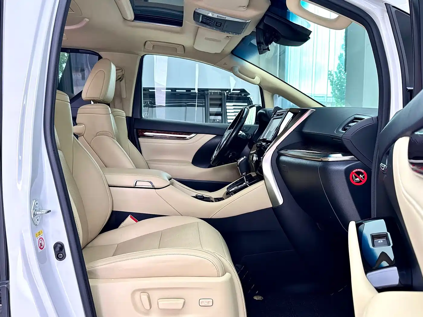 Toyota Alphard 2019 Hybrid 2.5L Luxury фото 8