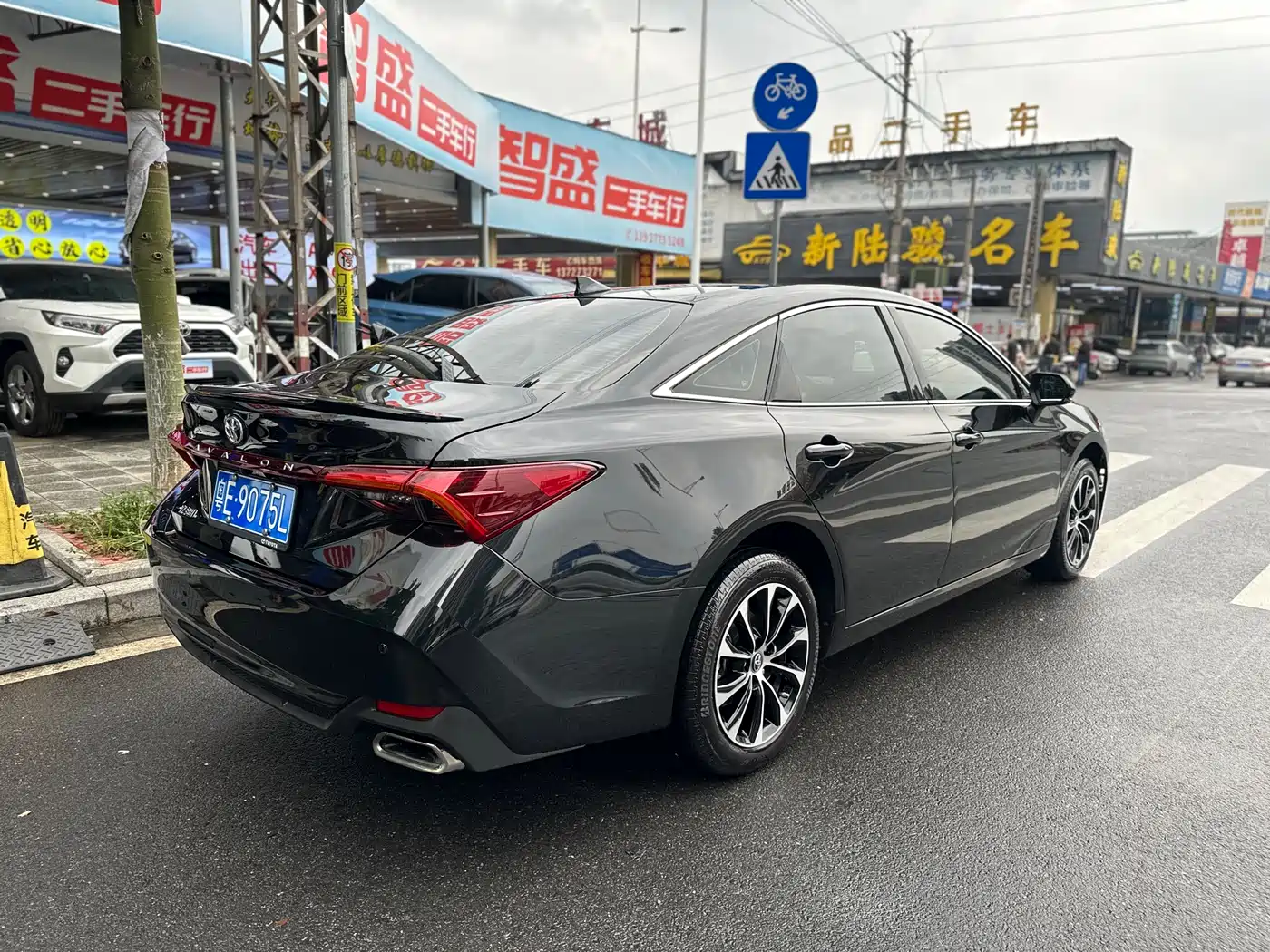 Toyota Avalon 2022 2.5L Progressive Edition фото 3