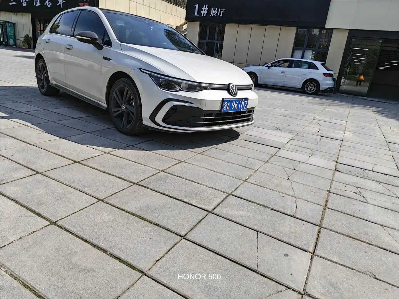 Volkswagen Golf 2023 280TSI DSG R-Line 20th Anniversary Edition фото 3