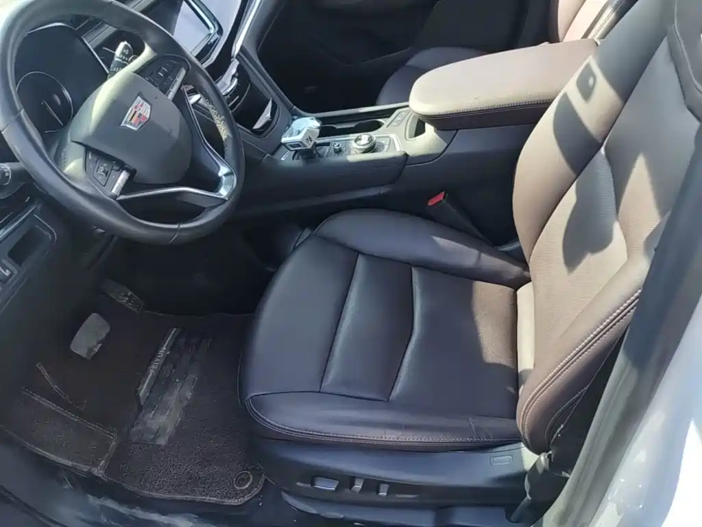 Фото 15 - Cadillac XT6
