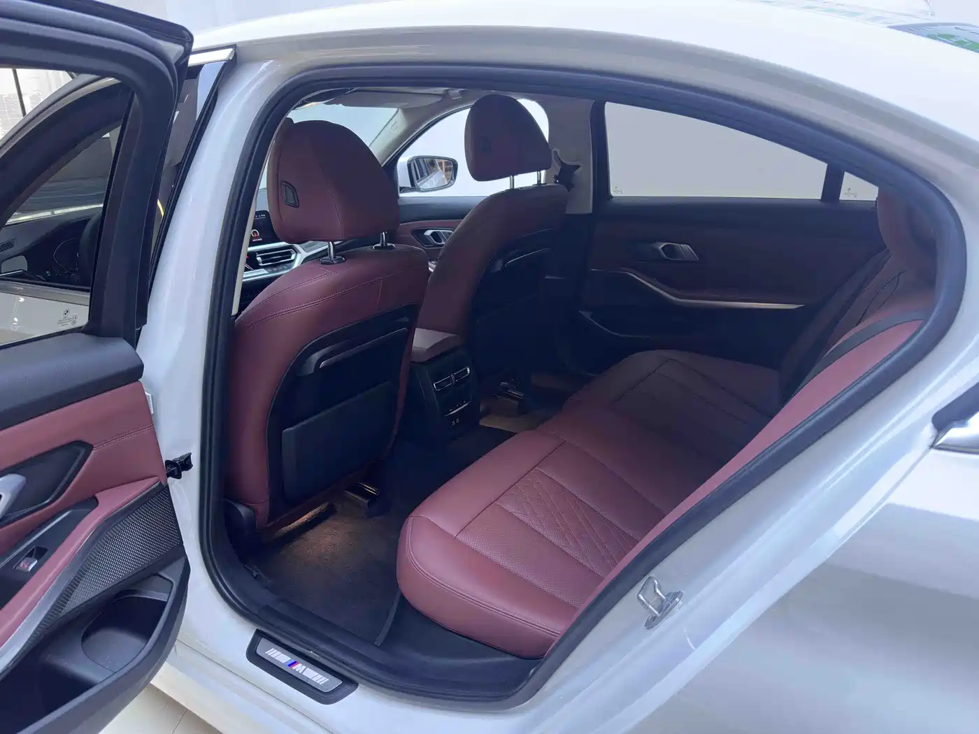 BMW 3 Series 2022 320Li M Sport Package фото 9