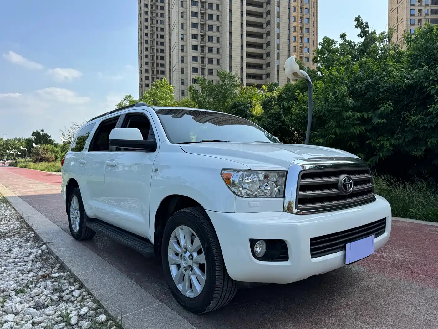 Toyota Sequoia 2010 5.7 Platinum Edition фото 7