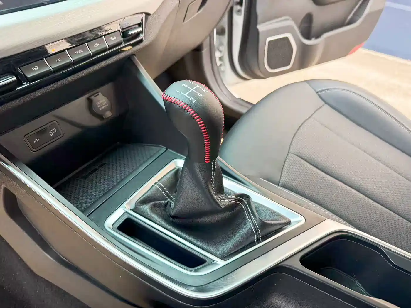 صورة 13 - Geely Vision X3