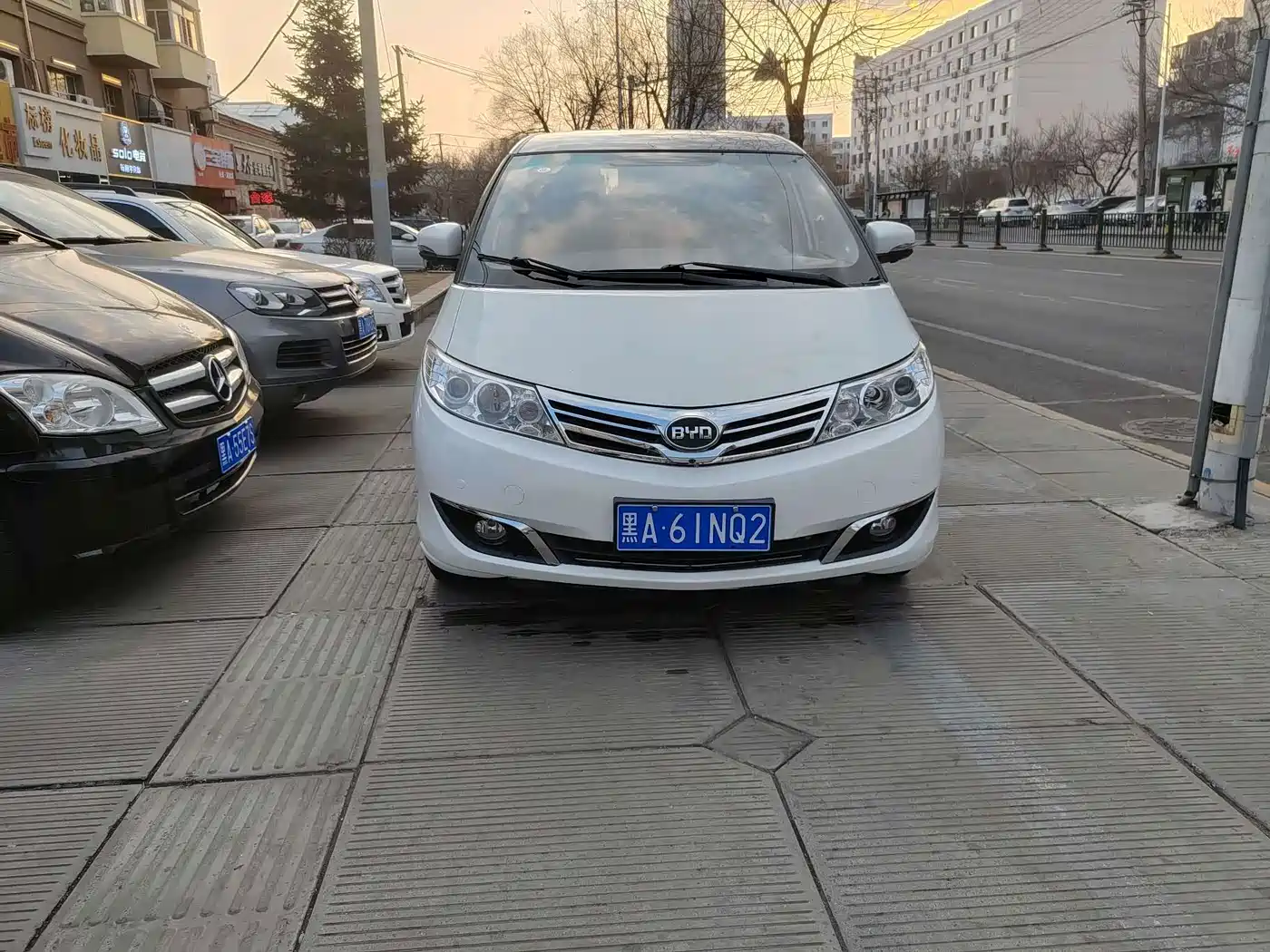 BYD M6 2017 2015 2.4L Automatic Premium Edition