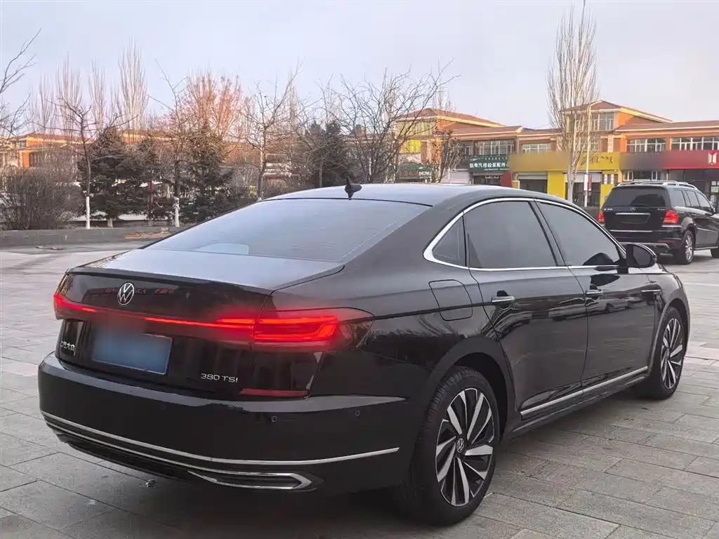 Volkswagen Passat 2023 Facelift 380TSI Luxury Edition фото 6