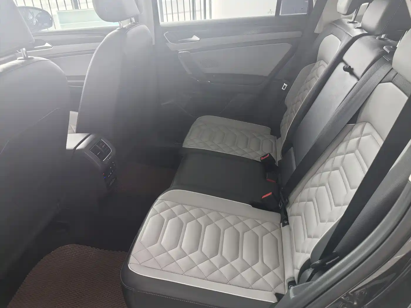Volkswagen Tayron 2023 330TSI 2WD Luxury Plus Advanced Edition фото 6