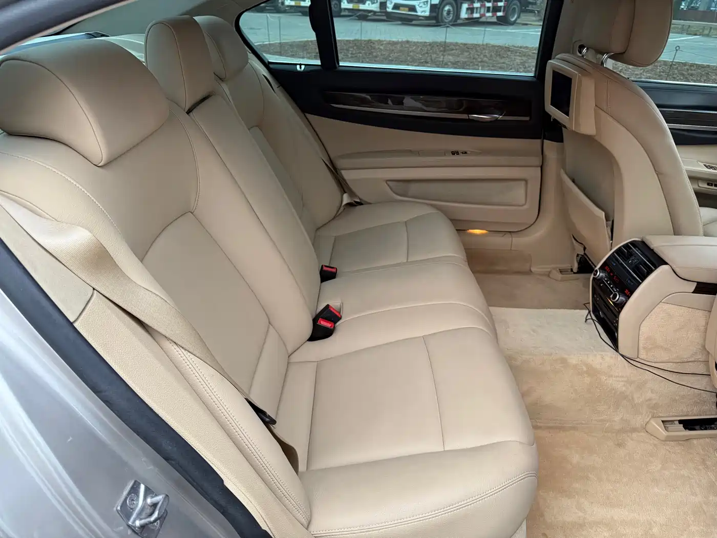 BMW 7 Series 2009 740Li Luxury фото 14