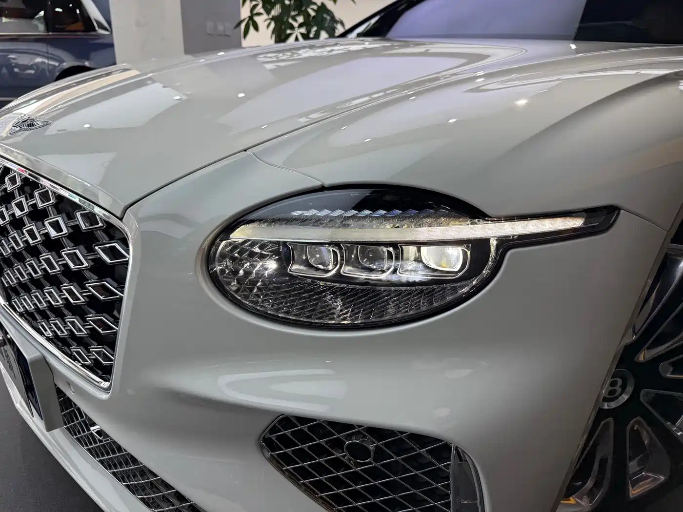 BENTLEY CONTINENTAL PLUG IN HYBRID