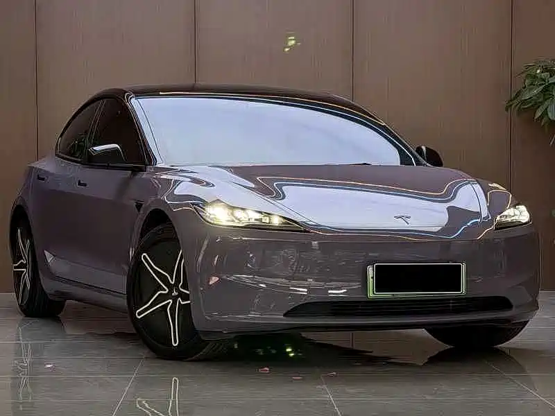 Фото 3 - Tesla Model 3