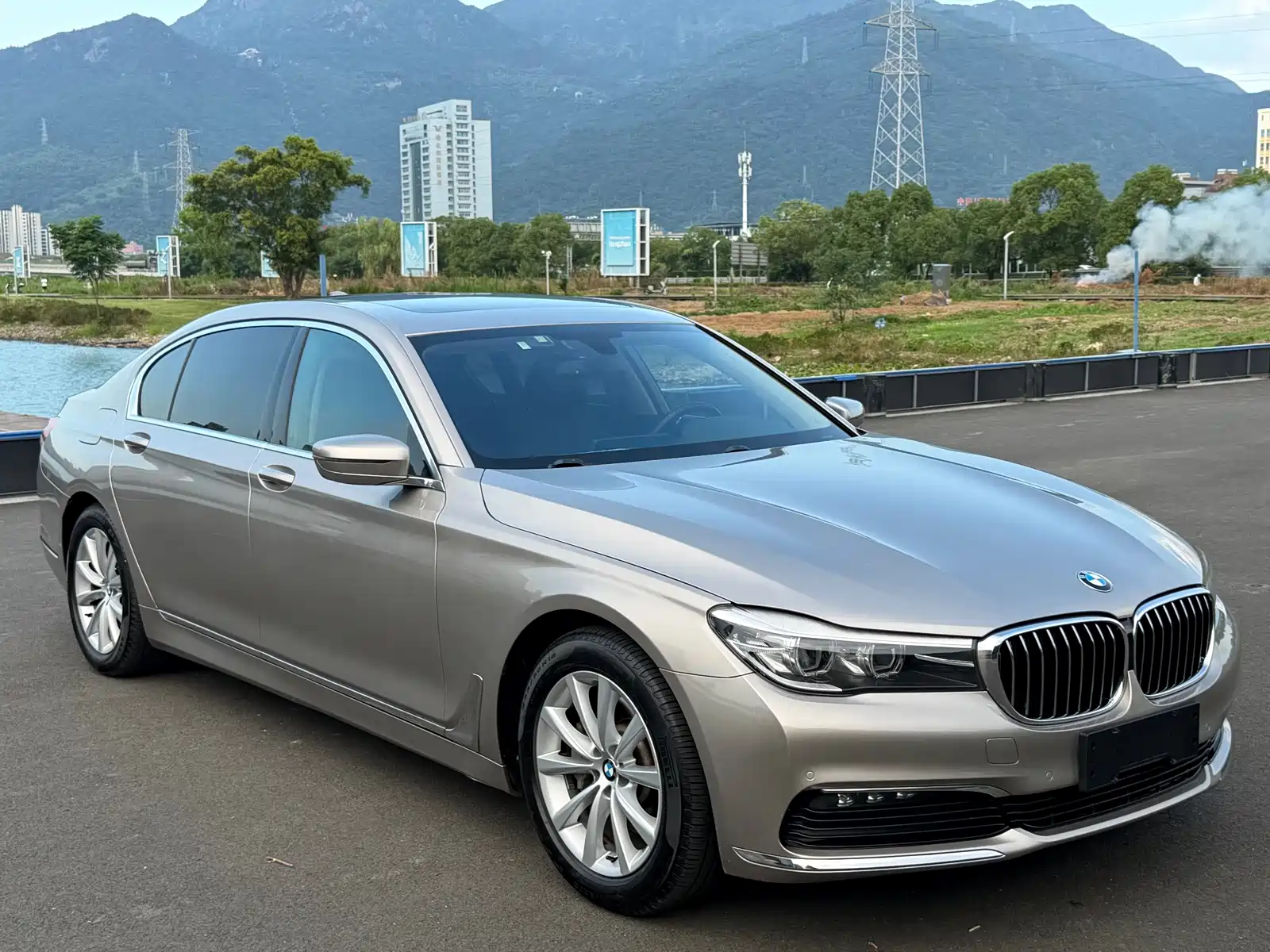 صورة 3 - BMW 7 Series