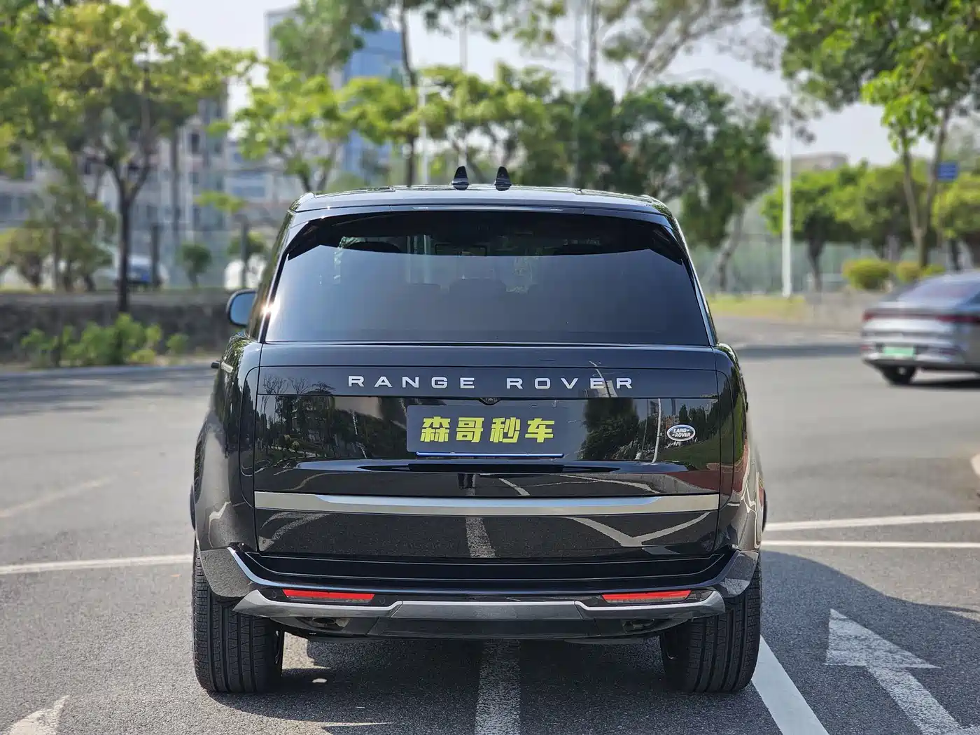 Land Rover Range Rover 2023 3.0 L6 400PS Golden Age 7-Seater Long Wheelbase фото 6