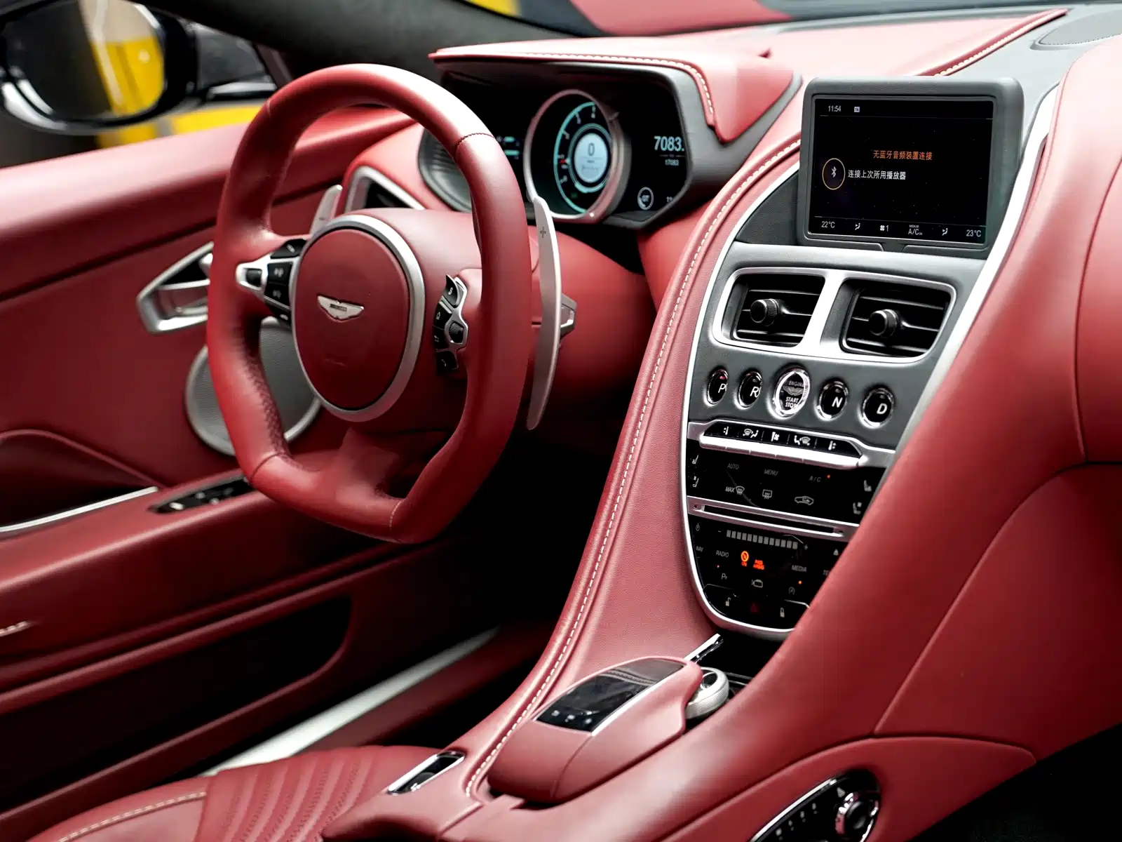صورة 7 - Aston Martin DB11
